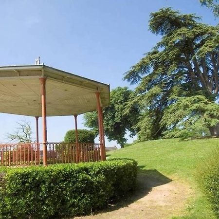 Number 22 - Le Dorat - Apartment One With Garden & Free Parking Buitenkant foto