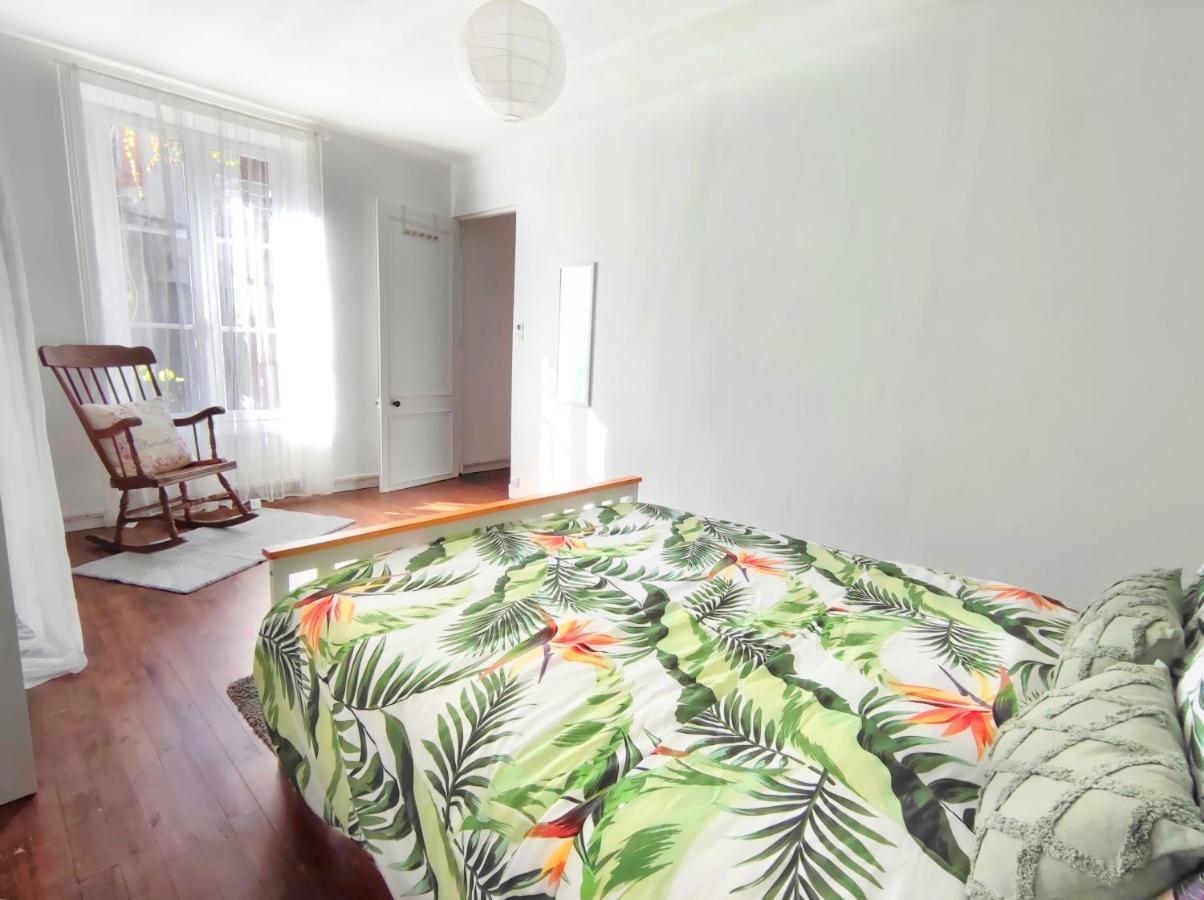 Number 22 - Le Dorat - Apartment One With Garden & Free Parking Buitenkant foto