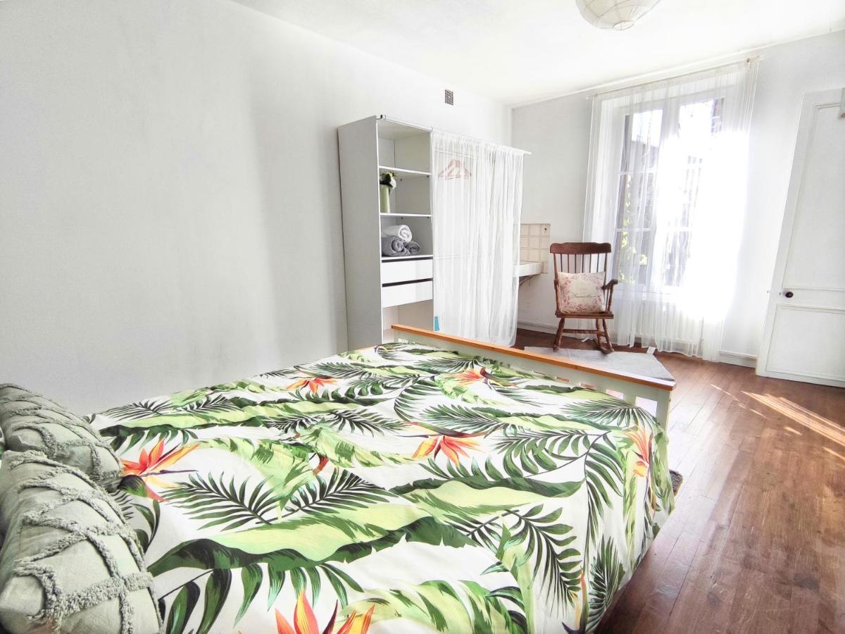 Number 22 - Le Dorat - Apartment One With Garden & Free Parking Buitenkant foto
