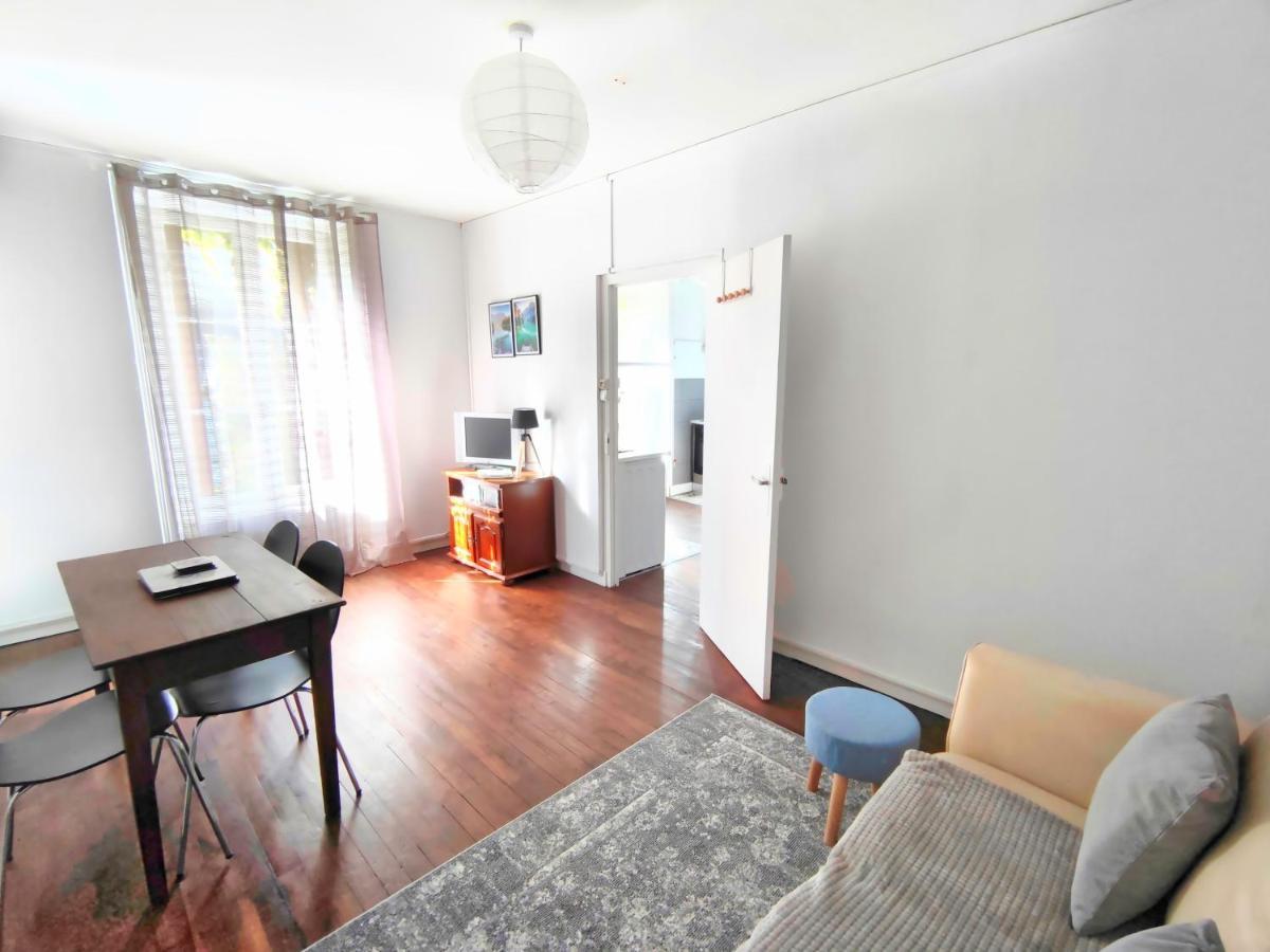 Number 22 - Le Dorat - Apartment One With Garden & Free Parking Buitenkant foto