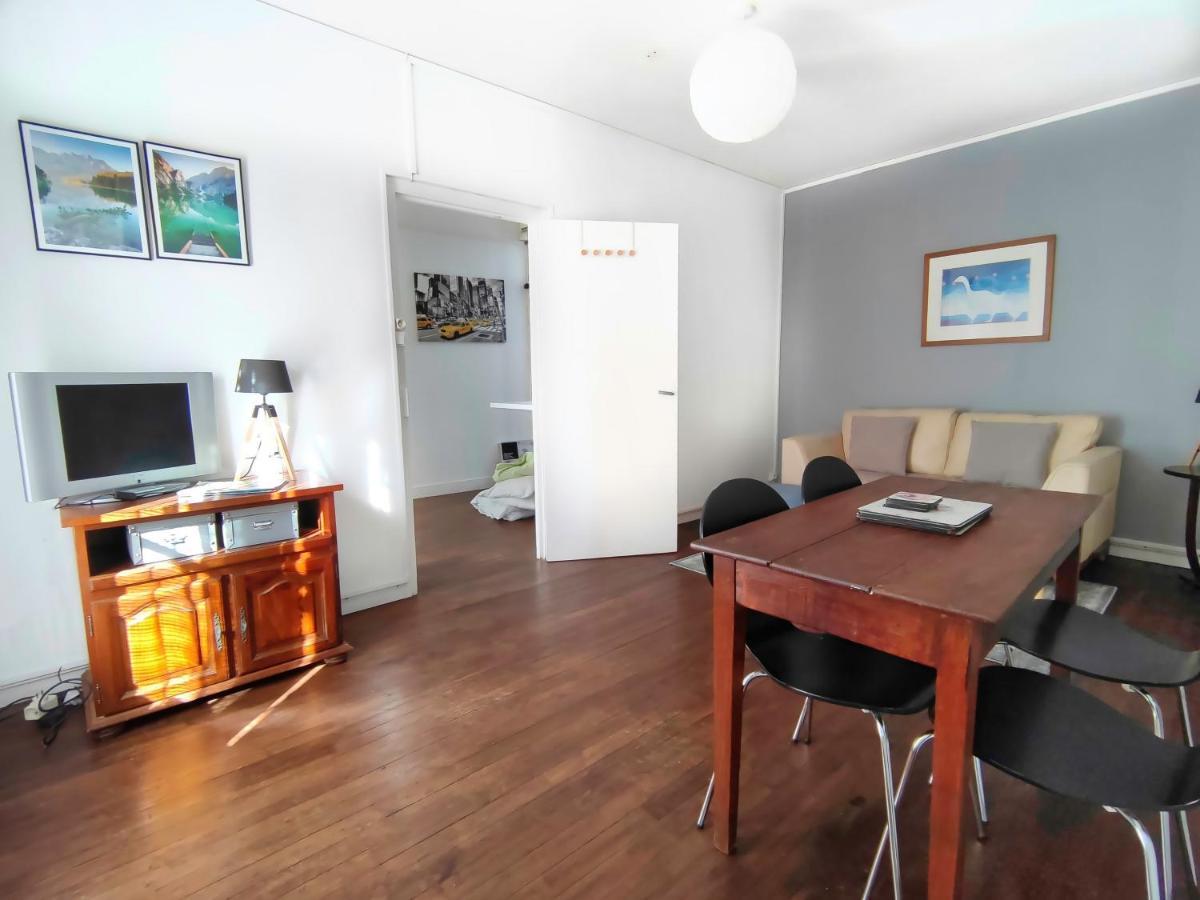 Number 22 - Le Dorat - Apartment One With Garden & Free Parking Buitenkant foto