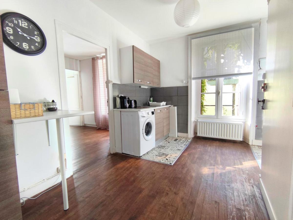 Number 22 - Le Dorat - Apartment One With Garden & Free Parking Buitenkant foto