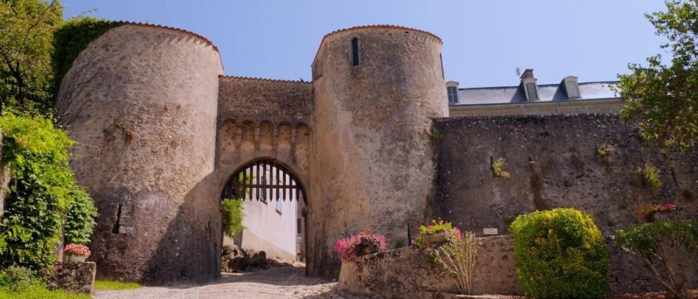 Number 22 - Le Dorat - Apartment One With Garden & Free Parking Buitenkant foto