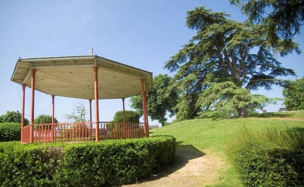 Number 22 - Le Dorat - Apartment One With Garden & Free Parking Buitenkant foto